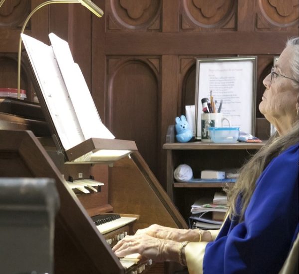 OrganistBonnie1025-640x675